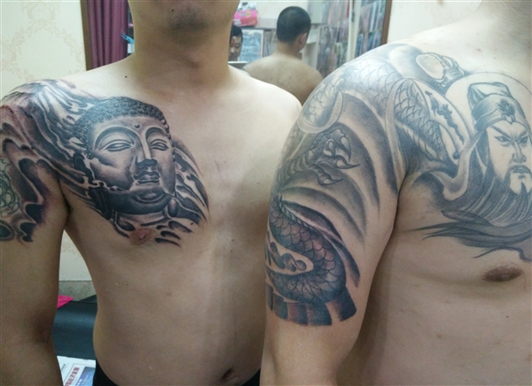 招纹身模特