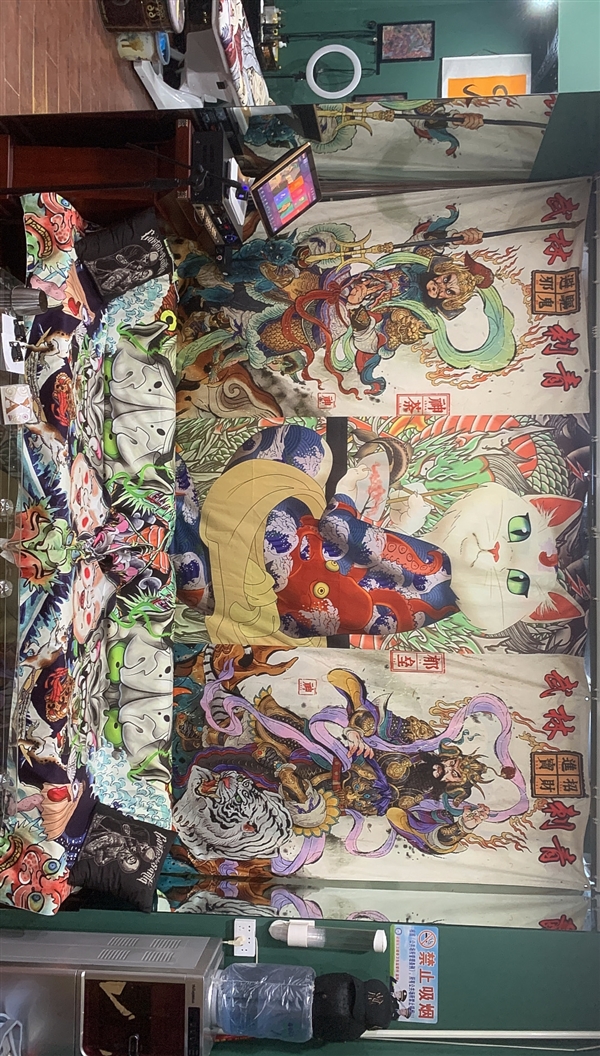 招聘优秀纹身师一名男女不限