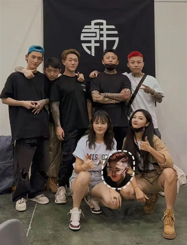 柬埔寨最大的纹身店，惊蛰刺青招聘女客服
