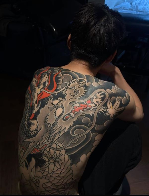 招赛级模特