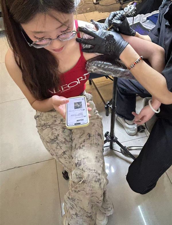 1万起招聘纹身师傅 