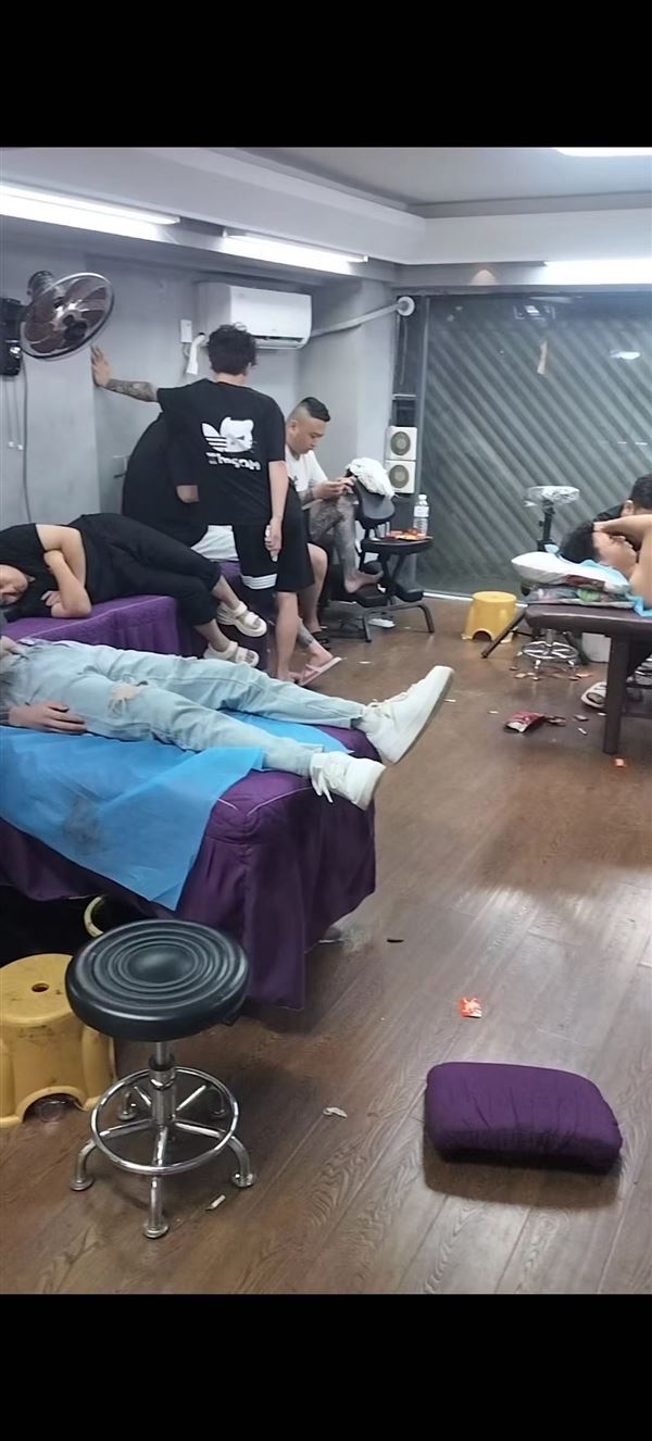 诚招熟练纹身师多名