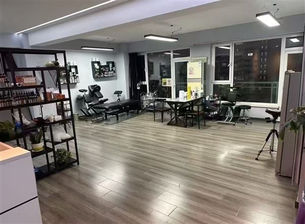 大连8年老店招收两名纹身师