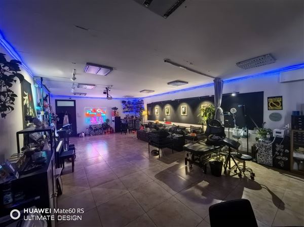 北京店铺转让,物业直签,紧邻798/望京,60平一层大开间