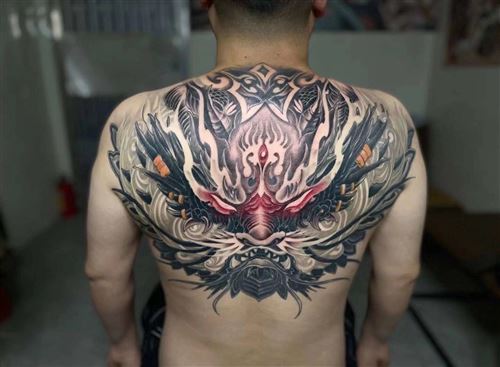 男满背