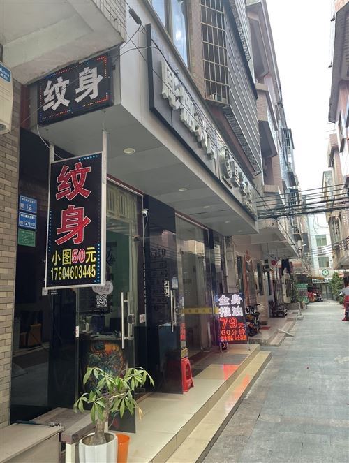 寮步步行街店铺人流量大