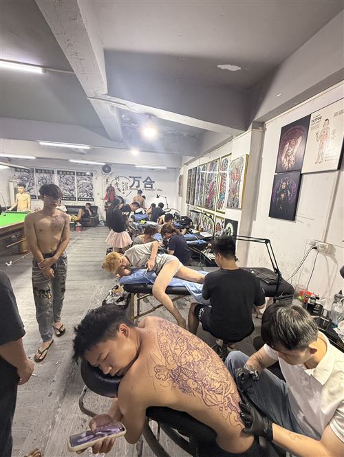 广东各大城市招聘纹身师15000起包住