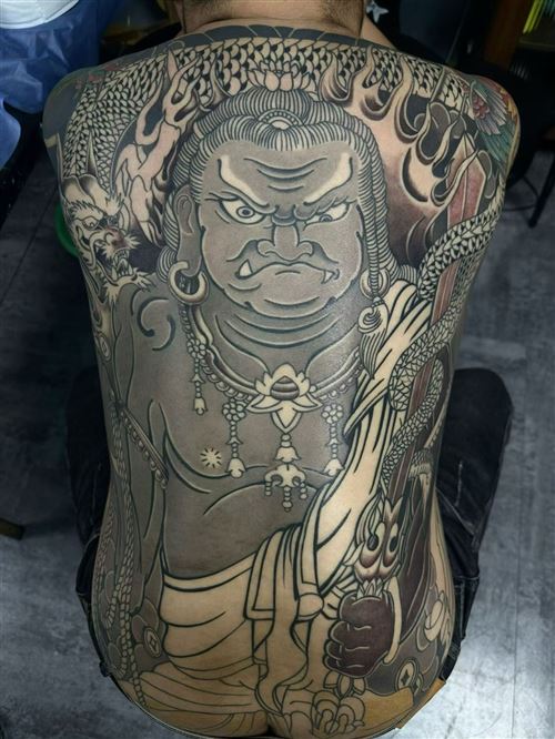 郑州二七万达招聘纹身师。不要新手
