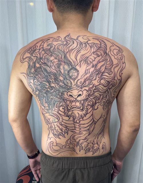 00后老传统纹身师求职