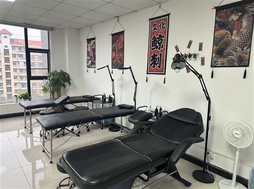 招聘熟手师傅，多劳多得。客源稳定。